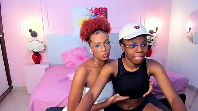 Snapshot of LiannaDixon chatting on February 8, 2025, 1:22 pm LiannaDixon online show from February 8, 2025, 1:22 pm