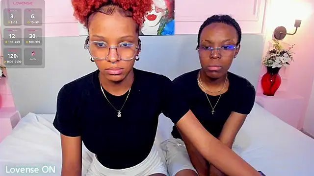 Snapshot of LiannaDixon chatting on February 14, 2025, 12:25 pm LiannaDixon online show from February 14, 2025, 12:25 pm