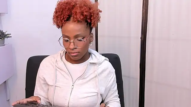 Snapshot of LiannaDixon chatting on March 8, 2025, 2:12 am LiannaDixon online show from March 8, 2025, 2:12 am