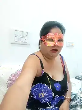 Snapshot of BBW_HOT_COUPLE chatting on January 1, 2025, 3:45 am BBW HOT COUPLE online show from January 1, 2025, 3:45 am