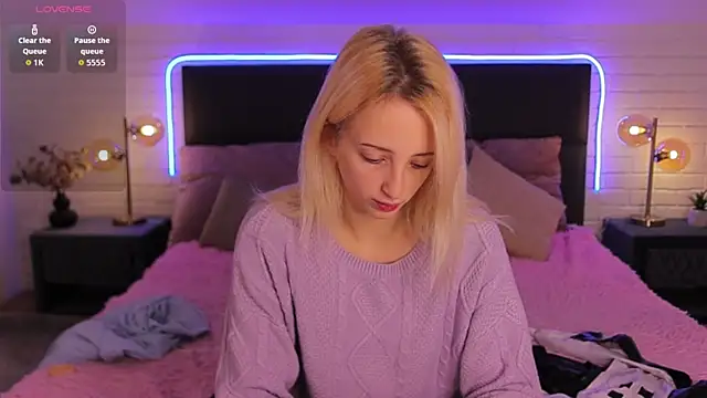 Selena Lily online show from October 6, 2025, 6:00 am