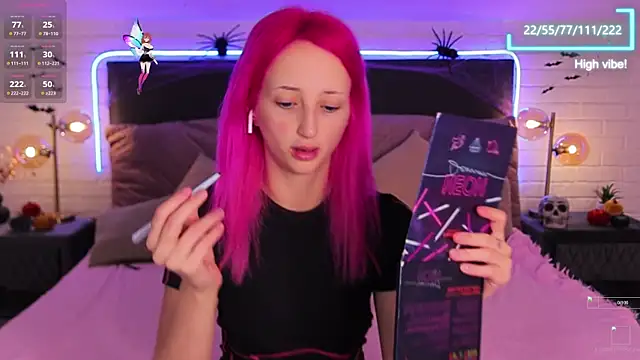 Selena Lily online show from October 27, 2025, 7:01 am