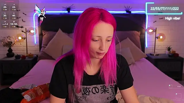 Selena Lily online show from November 2, 2025, 8:11 pm