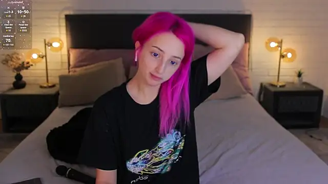 Selena Lily online show from November 9, 2025, 1:20 pm