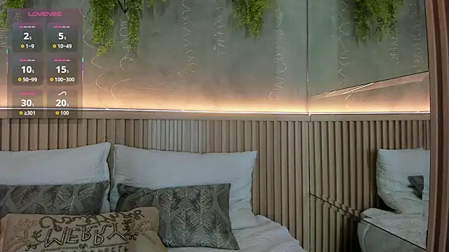 Lana Lann online show from December 15, 2025, 1:15 pm