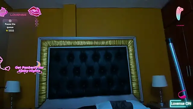 AniEvans  online show from November 2, 2025, 7:44 am