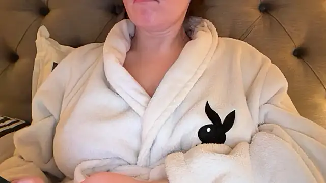 Sandysecret online show from March 22, 2026, 7:50 pm