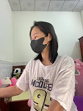 Snapshot of ___Erin___ chatting on April 11, 2026, 2:27 am Erin online show from April 11, 2026, 2:27 am