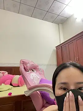 Snapshot of ___Erin___ chatting on April 15, 2026, 2:29 am Erin online show from April 15, 2026, 2:29 am