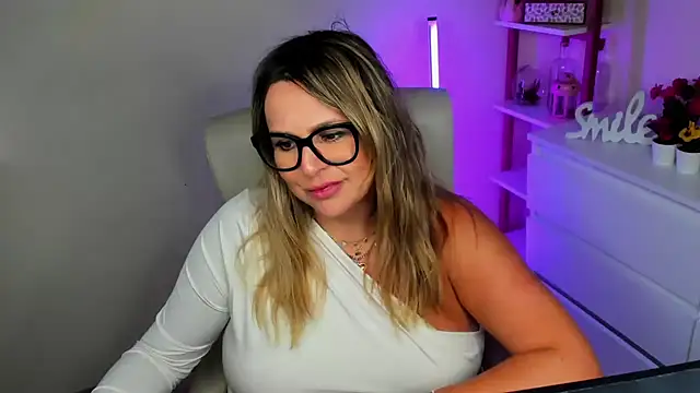 Snapshot of teaseDiana chatting on March 12, 2025, 6:40 am teaseDiana online show from March 12, 2025, 6:40 am