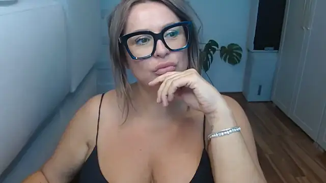 Snapshot of teaseDiana chatting on September 25, 2025, 1:37 pm teaseDiana online show from September 25, 2025, 1:37 pm