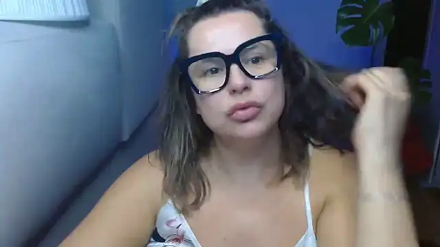 Snapshot of teaseDiana chatting on October 10, 2025, 6:01 am teaseDiana online show from October 10, 2025, 6:01 am