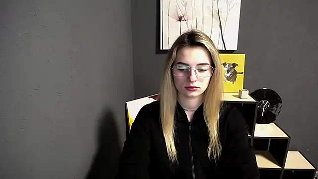 lady olivia  online show from March 13, 2026, 11:50 am