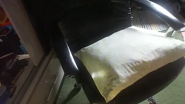 Snapshot of Carte1921 chatting on October 28, 2025, 12:19 pm Carte1921 online show from October 28, 2025, 12:19 pm