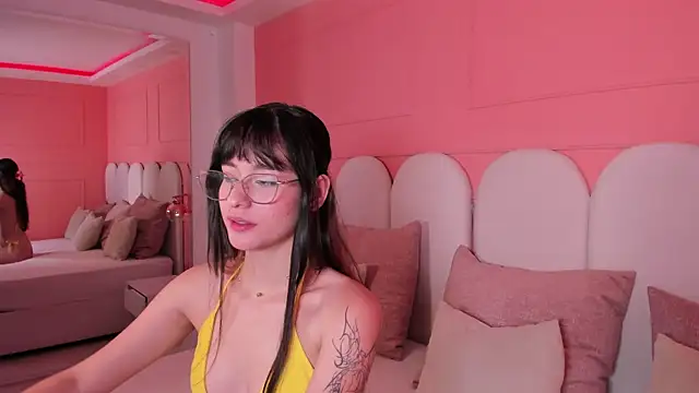 emilly williams  online show from December 18, 2024, 5:10 pm