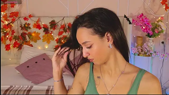 Lolly Neal online show from November 10, 2025, 4:55 am