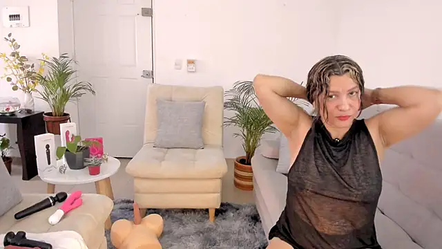 kataleyarios01 online show from February 13, 2026, 10:50 pm