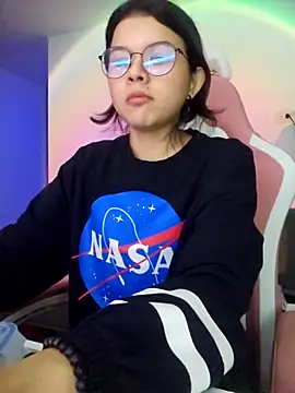 azumiichan online show from October 16, 2025, 12:00 am