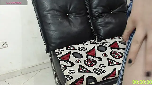 sexcouplehot  online show from February 5, 2025, 7:31 pm