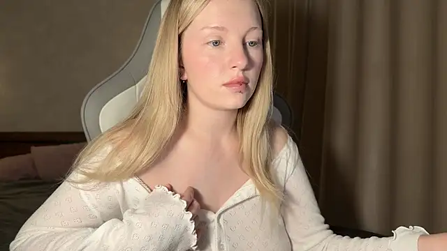 Snapshot of x_ivy_x chatting on October 30, 2025, 5:46 pm x ivy x online show from October 30, 2025, 5:46 pm