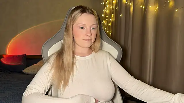 Snapshot of x_ivy_x chatting on December 20, 2025, 4:47 pm x ivy x online show from December 20, 2025, 4:47 pm