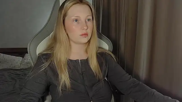 Snapshot of x_ivy_x chatting on February 13, 2026, 5:09 pm x ivy x online show from February 13, 2026, 5:09 pm