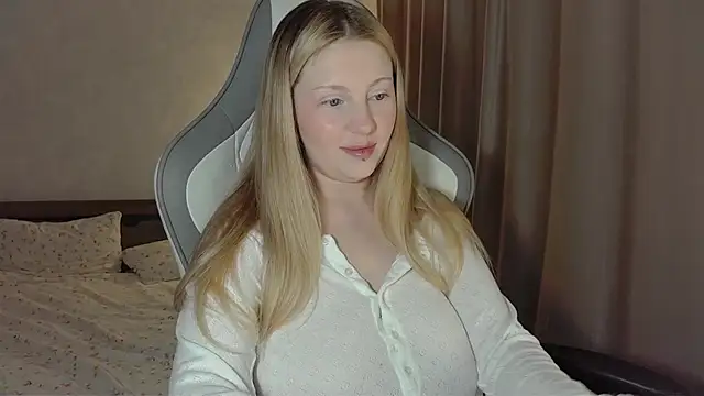 Snapshot of x_ivy_x chatting on February 19, 2026, 4:47 pm x ivy x online show from February 19, 2026, 4:47 pm