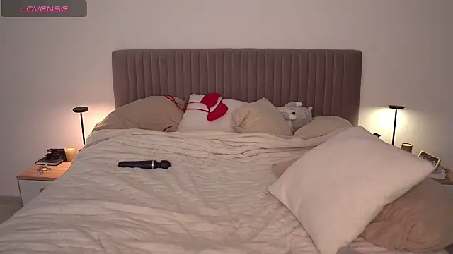 arielbell  online show from December 22, 2024, 12:38 pm