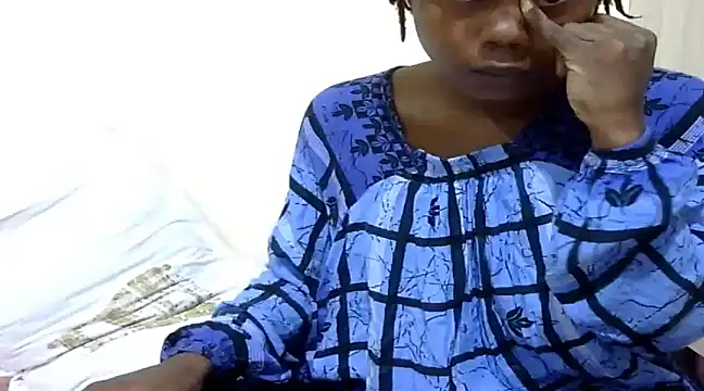 Snapshot of Sexy_kienyeji chatting on February 4, 2025, 2:53 pm Sexy kienyeji online show from February 4, 2025, 2:53 pm