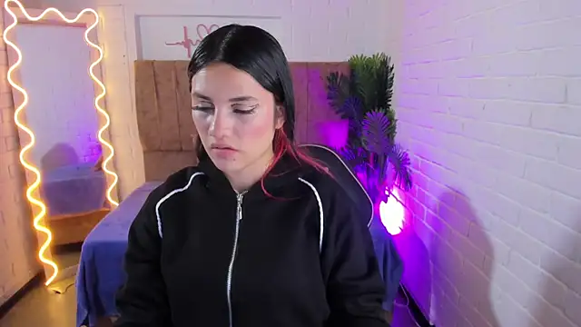 Snapshot of Chiara_tay chatting on October 16, 2025, 7:15 pm Chiara tay online show from October 16, 2025, 7:15 pm