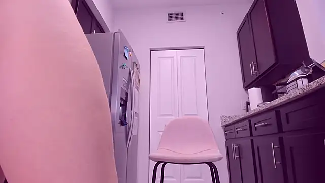 AngieDaniels1 online show from November 20, 2025, 1:00 pm