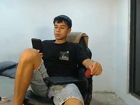 Snapshot of danielitopapuu chatting on October 23, 2025, 12:32 am danielitopapuu online show from October 23, 2025, 12:32 am