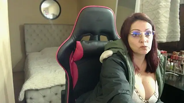 Carol Scottt online show from April 22, 2026, 1:08 am