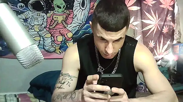 Snapshot of --D-a-D-D-y- chatting on October 13, 2025, 9:37 pm --D-a-D-D-y- online show from October 13, 2025, 9:37 pm