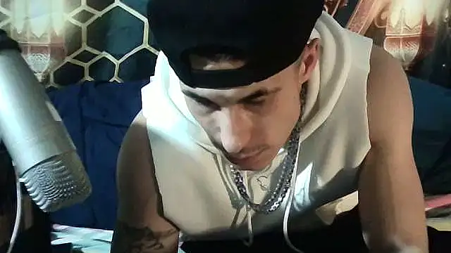 Snapshot of --D-a-D-D-y- chatting on October 21, 2025, 5:41 am --D-a-D-D-y- online show from October 21, 2025, 5:41 am