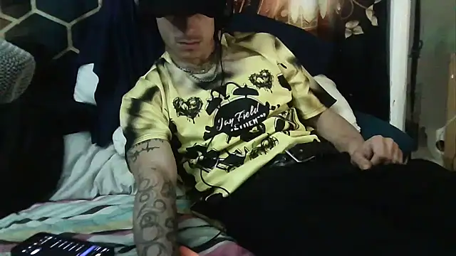 Snapshot of --D-a-D-D-y- chatting on October 24, 2025, 3:08 pm --D-a-D-D-y- online show from October 24, 2025, 3:08 pm