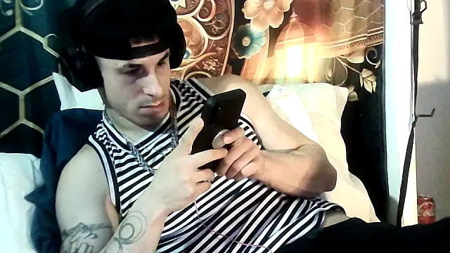 Snapshot of --D-a-D-D-y- chatting on November 9, 2025, 7:50 am --D-a-D-D-y- online show from November 9, 2025, 7:50 am