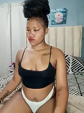 Snapshot of charmainexxx chatting on October 15, 2025, 9:37 pm charmainexxx online show from October 15, 2025, 9:37 pm