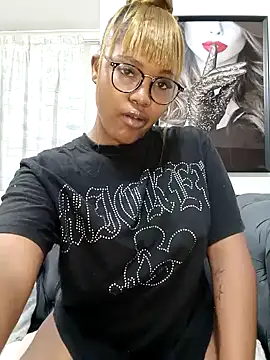 Snapshot of charmainexxx chatting on November 7, 2025, 8:09 pm charmainexxx online show from November 7, 2025, 8:09 pm