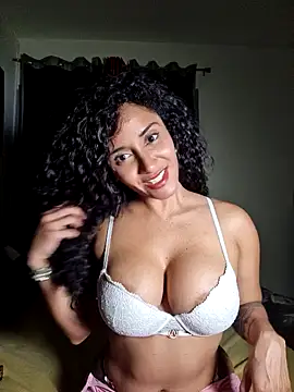 millaferrazzo online show from April 18, 2026, 9:04 pm