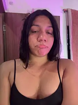 Snapshot of Oficial_angela chatting on October 18, 2025, 11:27 pm Oficial angela online show from October 18, 2025, 11:27 pm