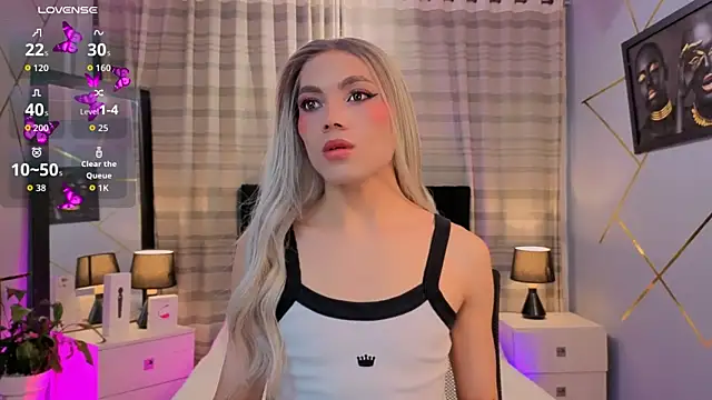 Megan Do Santos online show from November 11, 2025, 7:58 pm