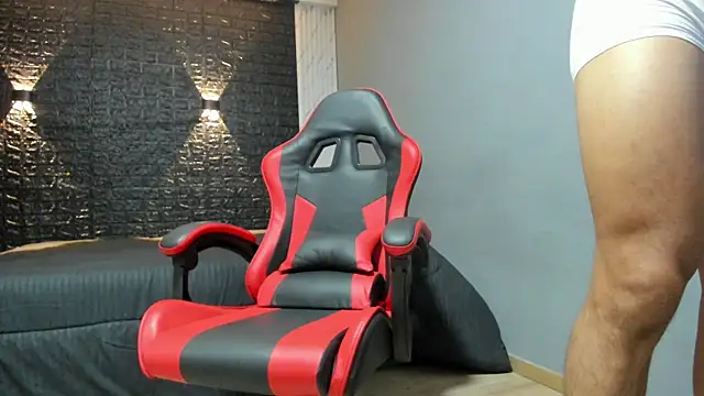 Snapshot of taurus_boy1 chatting on October 7, 2025, 11:40 am taurus boy1 online show from October 7, 2025, 11:40 am