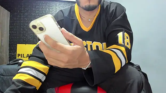 Snapshot of taurus_boy1 chatting on October 10, 2025, 11:31 am taurus boy1 online show from October 10, 2025, 11:31 am