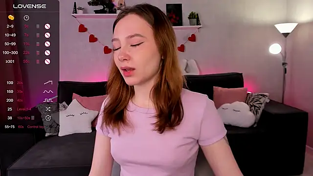 Snapshot of LanaBlu_ chatting on October 4, 2025, 2:42 am LanaBlu online show from October 4, 2025, 2:42 am