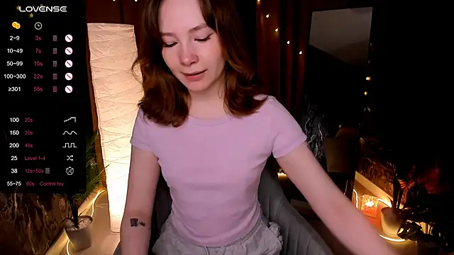 Snapshot of LanaBlu_ chatting on October 9, 2025, 5:16 am LanaBlu online show from October 9, 2025, 5:16 am