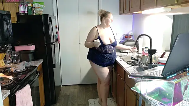 Snapshot of siennaxluxx chatting on October 13, 2025, 8:20 pm siennaxluxx online show from October 13, 2025, 8:20 pm