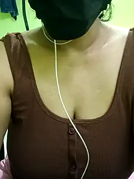 Snapshot of Aishu-tamil09 chatting on December 17, 2024, 6:35 am Aishu-tamil09 online show from December 17, 2024, 6:35 am