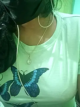 Snapshot of Aishu-tamil09 chatting on February 14, 2025, 7:44 pm Aishu-tamil09 online show from February 14, 2025, 7:44 pm