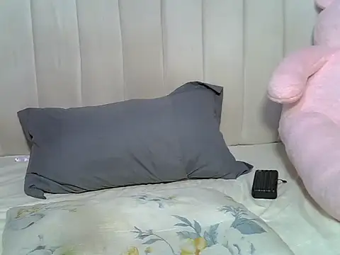 Snapshot of Queen_loveer chatting on November 10, 2025, 10:20 pm Queen loveer online show from November 10, 2025, 10:20 pm